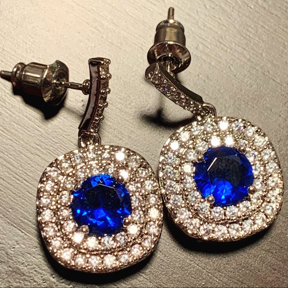 NWT Meghan Markle Inspired Blue Sapphire & Diamond Simulant Dangle Drop Earrings - Picture 4 of 7